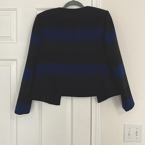 Tahari structured blazer with bold black and blue strips. - Picture 4 of 13